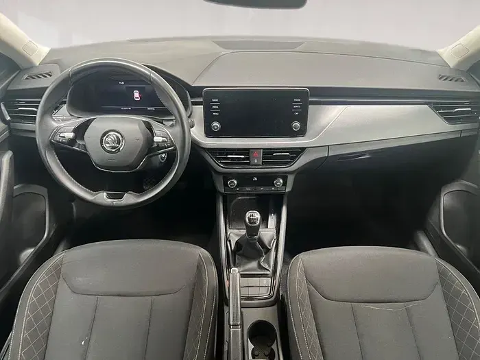 Usado Skoda Scala Ambition 110 CV (80 kW) 2023 Blanco Utilitario