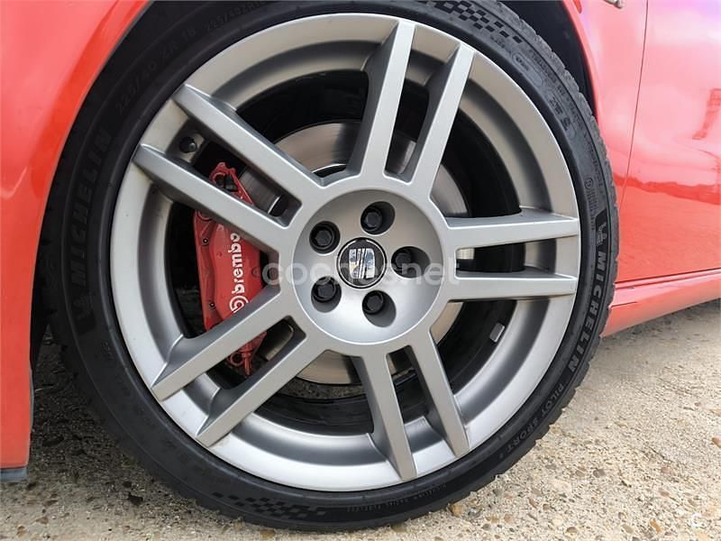 Usado Seat Leon CUPRA 210 CV (154 kW) 2003 Rojo Utilitario