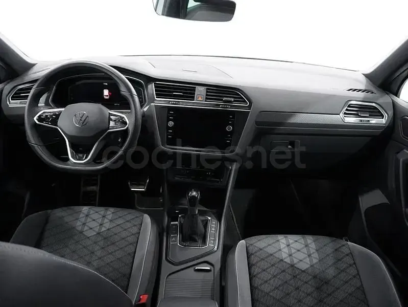 Usado VW Tiguan R-line 245 CV (180 kW) 2023 Plateado SUV
