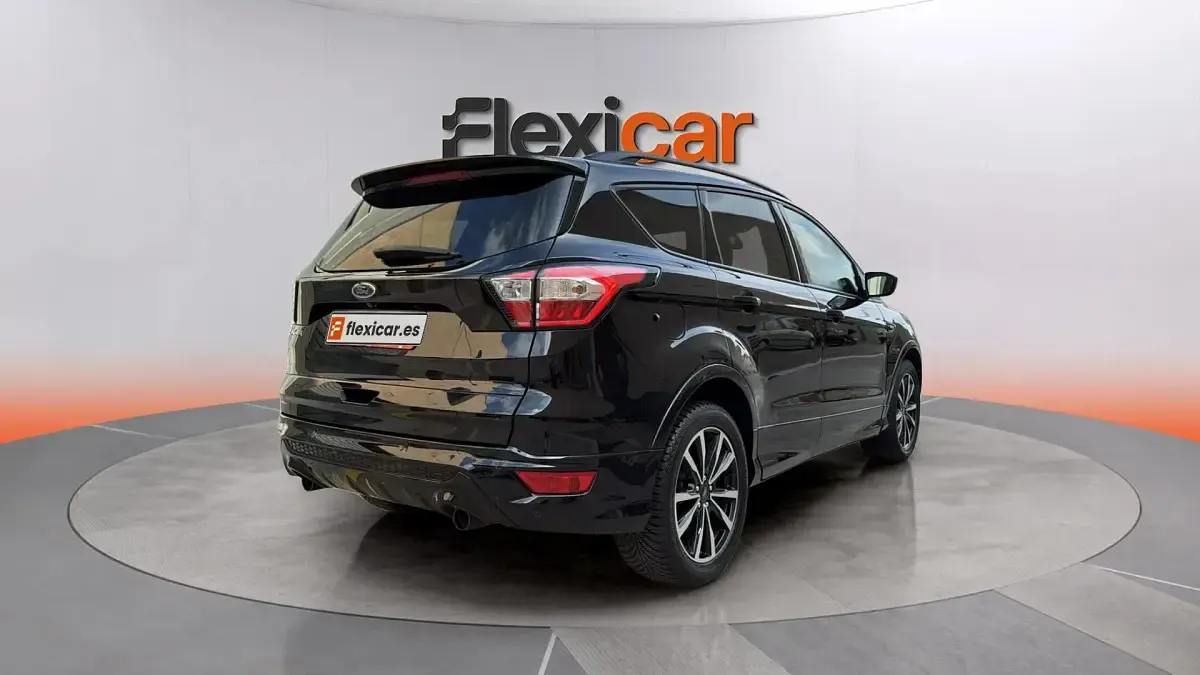 Usado Ford Kuga ST-Line 150 CV (110 kW) 2019 Negro SUV