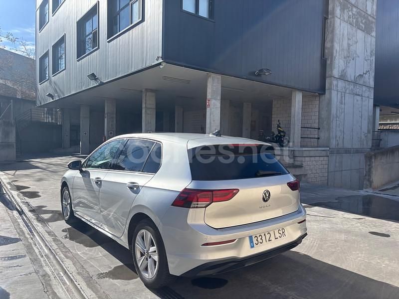 Usado VW Golf VIII Life 115 CV (84 kW) 2021 Gris / plata Berlina