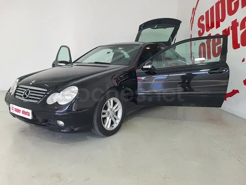 Usado Mercedes C180 143 CV (105 kW) 2003 Negro Berlina