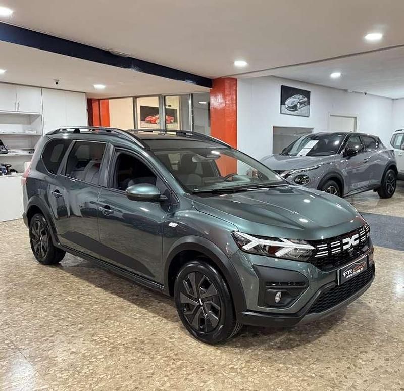 Usado Dacia Jogger Expression 110 CV (80 kW) 2025 Verde Monovolumen