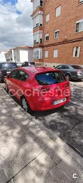 Usado Seat Leon Reference 105 CV (77 kW) 2007 Rojo Utilitario