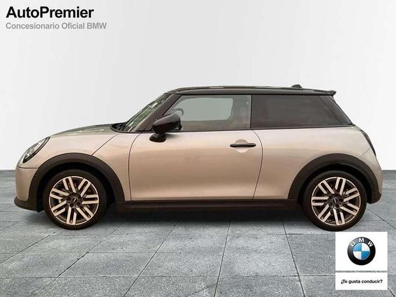 Usado Mini Cooper Essential 204 CV (150 kW) 2024 Plateado Utilitario