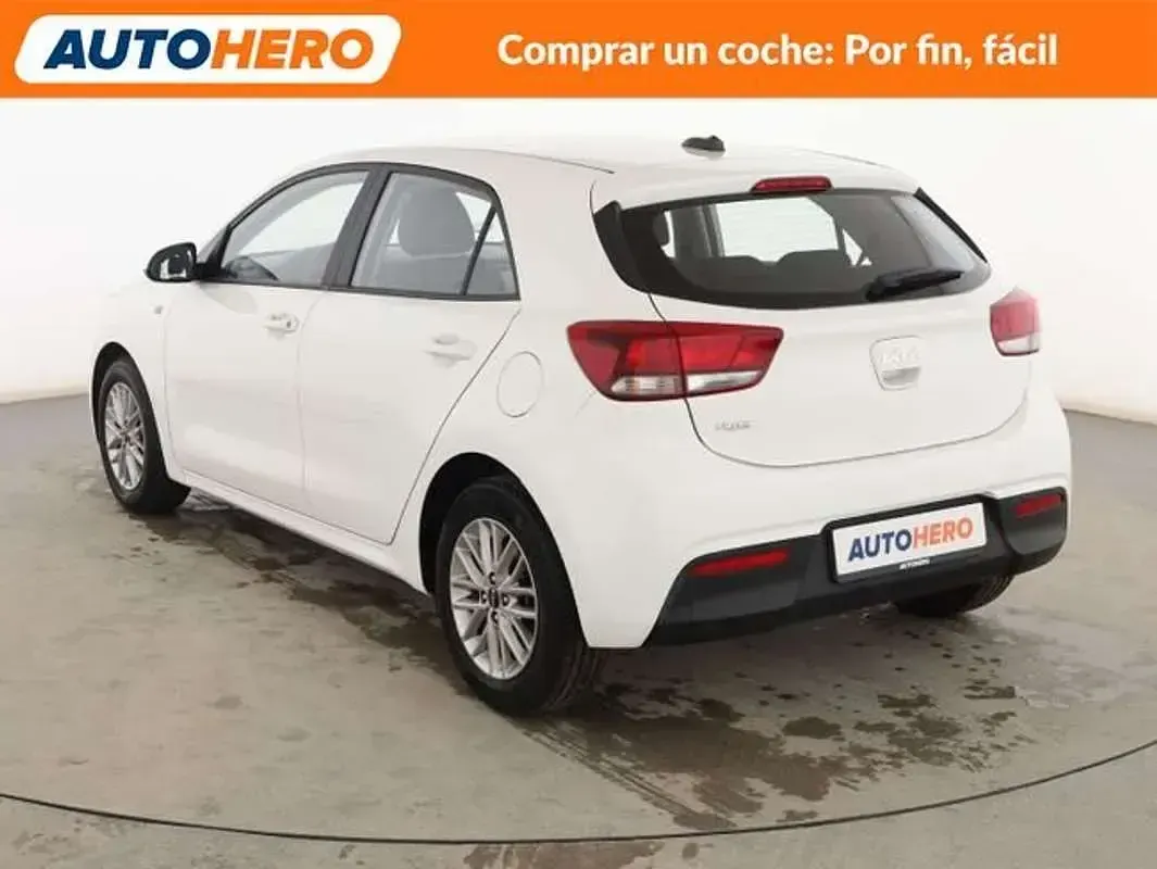 Usado Kia Rio 86 CV (63 kW) 2022 Blanco Utilitario
