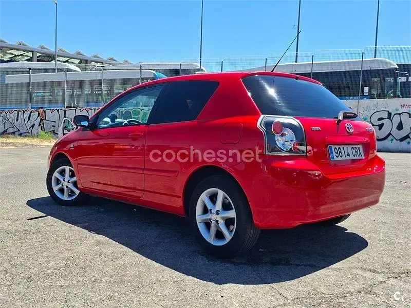 Usado Toyota Corolla Sol 110 CV (80 kW) 2004 Rojo Berlina