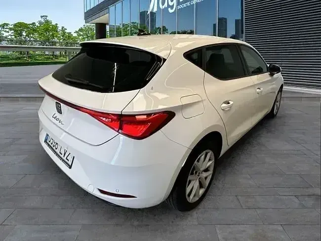 Usado Seat Leon Style 115 CV (84 kW) 2022 Blanco Berlina