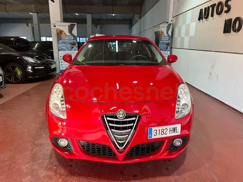 Usado Alfa Romeo Giulietta Distinctive 105 CV (77 kW) 2014 Granate Utilitario