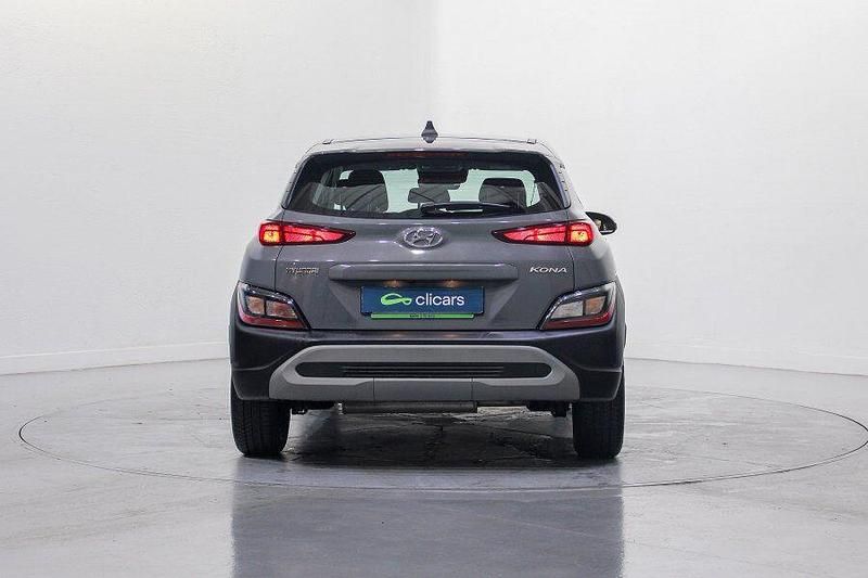 Usado Hyundai Kona 120 CV (88 kW) 2021 Gris / plata SUV