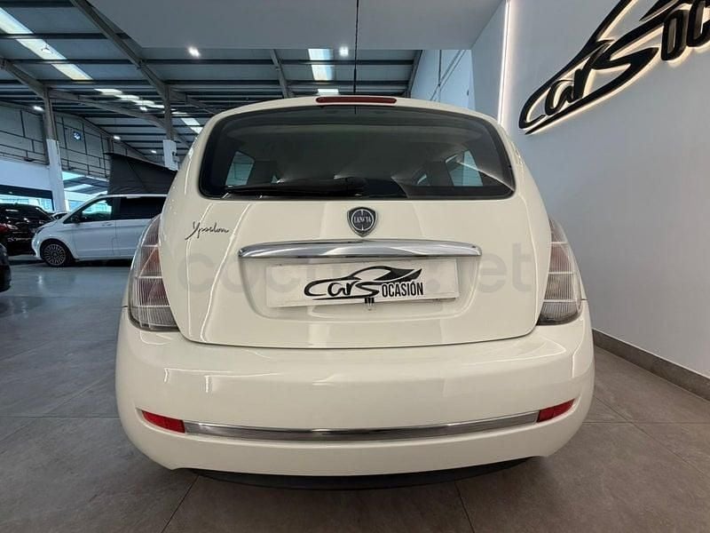 Usado Lancia Ypsilon Platinum 69 CV (50 kW) 2016 Blanco Utilitario