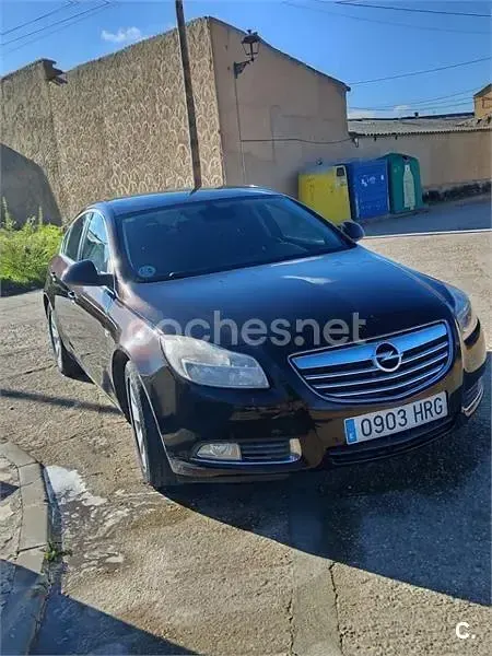 Usado Opel Insignia Selective 130 CV (95 kW) 2013 Marrón Berlina