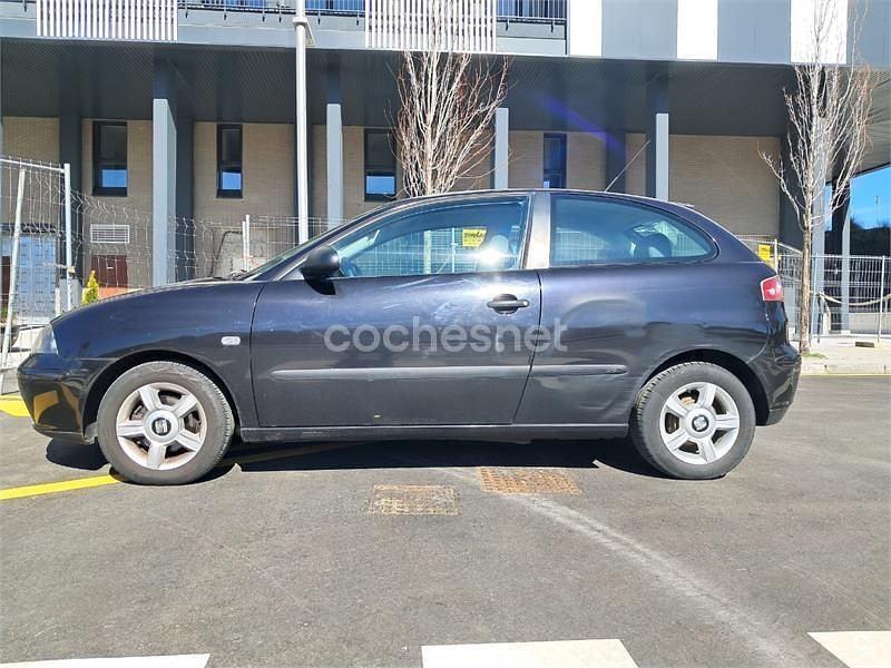 Usado Seat Ibiza Sport 75 CV (55 kW) 2003 Negro Berlina