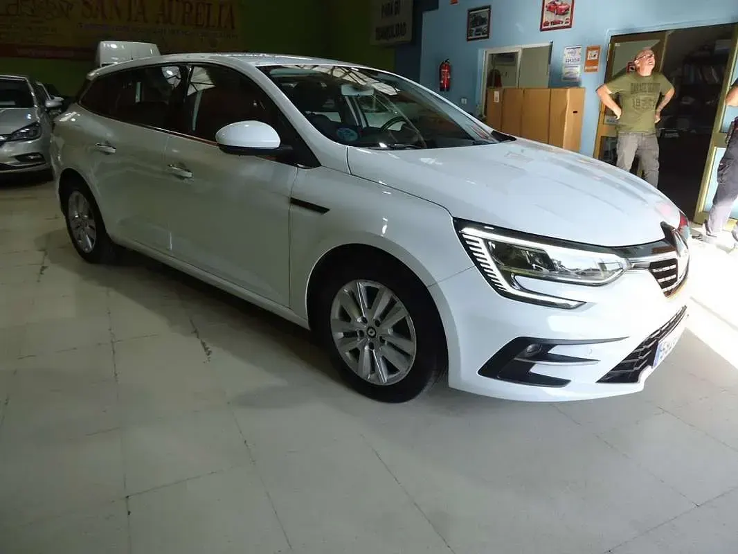 Usado Renault Mégane GrandTour Equilibre 116 CV (85 kW) 2023 Blanco Familiar