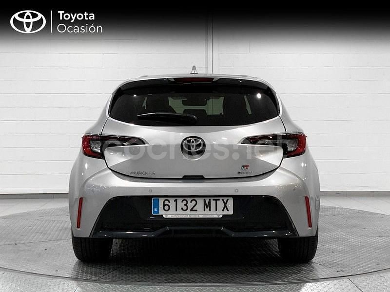 Usado Toyota Corolla 140 CV (102 kW) 2024 Gris / plata Berlina
