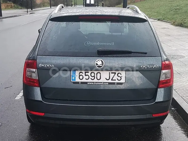 Usado Skoda Octavia Ambition 110 CV (80 kW) 2017 Gris / plata Familiar