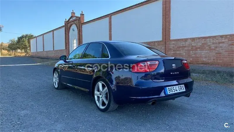 Usado Seat Exeo Style 200 CV (147 kW) 2009 Azul Berlina