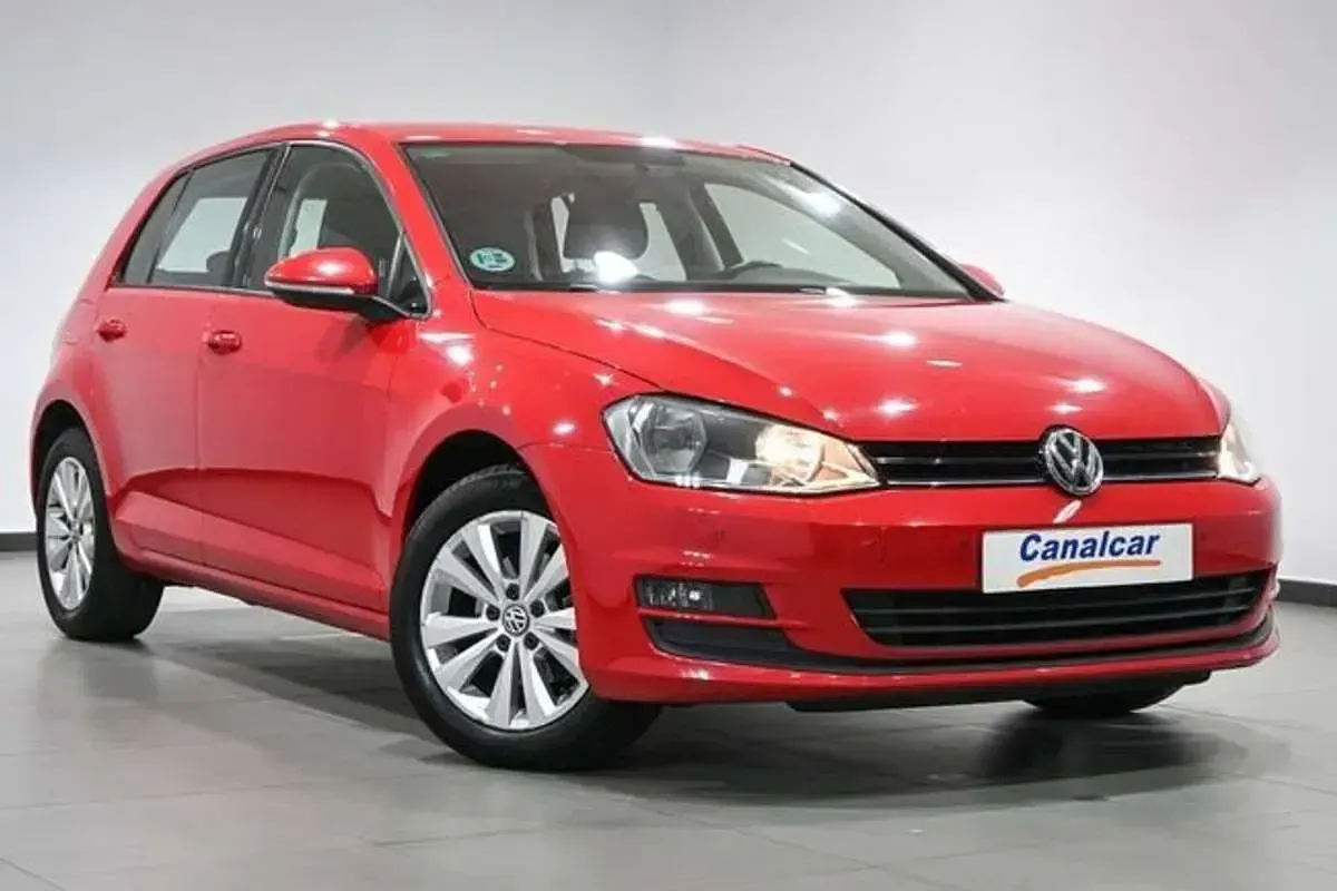 Usado VW Golf VII Edition 110 CV (80 kW) 2015 Rojo Utilitario