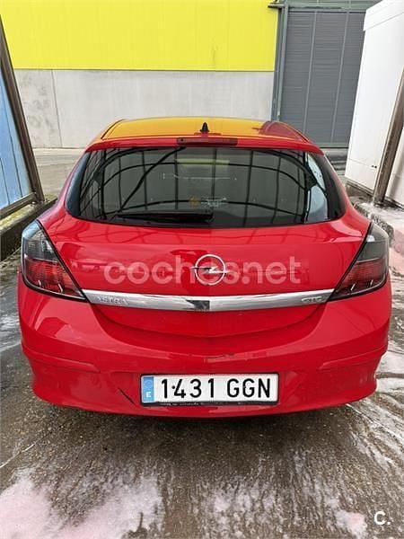 Usado Opel Astra GTC Sport 110 CV (80 kW) 2008 Rojo Berlina