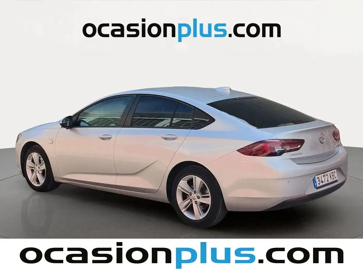 Usado Opel Insignia Selective 136 CV (100 kW) 2017 Gris plata Berlina