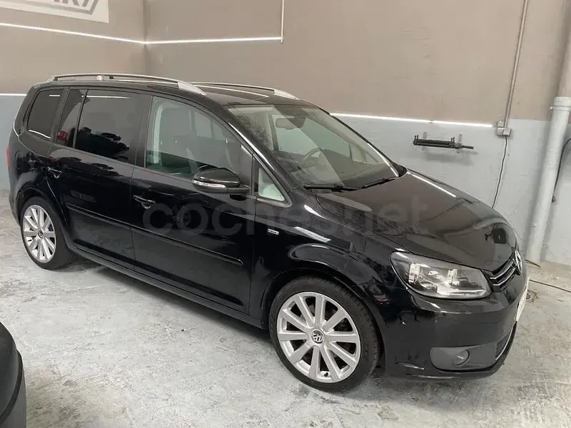 Usado VW Touran Sportline 140 CV (102 kW) 2014 Negro Monovolumen