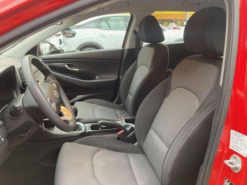 Käytetty Hyundai i30 99 HP (72 kW) 2019 Punainen Viistoperä