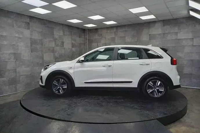 Usado Kia Niro 141 CV (103 kW) 2022 Blanco SUV