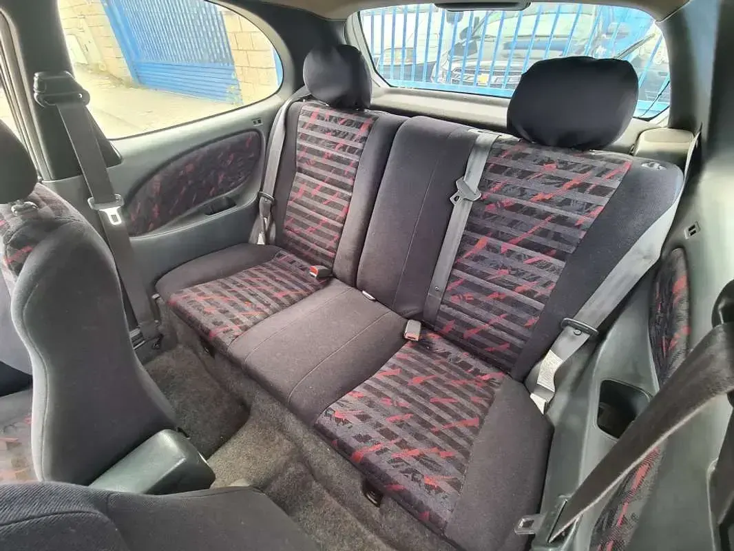 Usado Toyota Corolla Terra 72 CV (52 kW) 1999 Gris Coupe