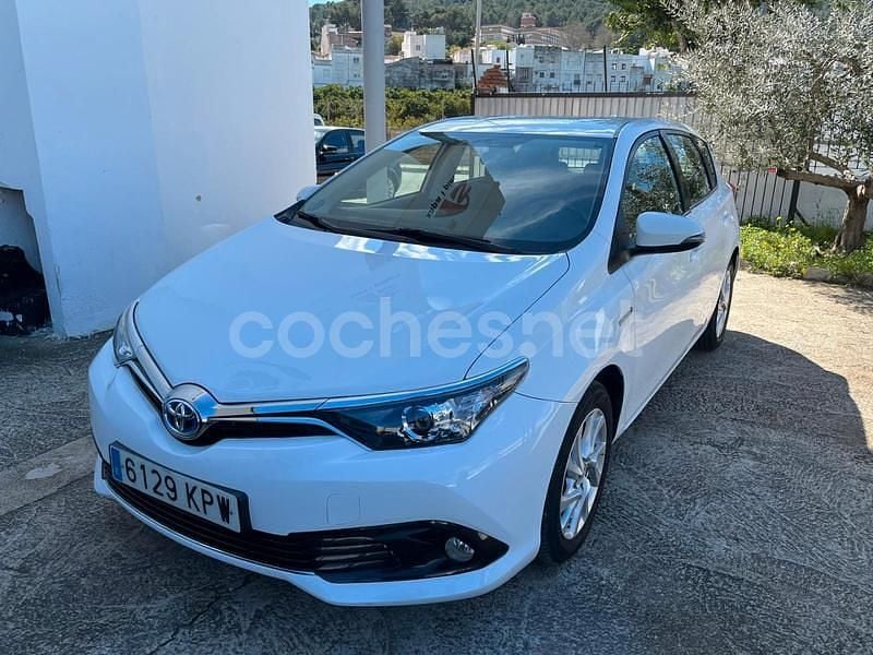 Usado Toyota Auris Hybrid Business Edition 136 CV (100 kW) 2018 Blanco Berlina