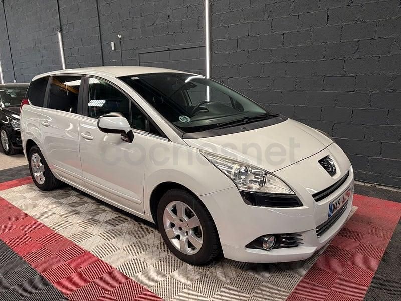 Usado Peugeot 5008 Active 112 CV (82 kW) 2012 Blanco Monovolumen