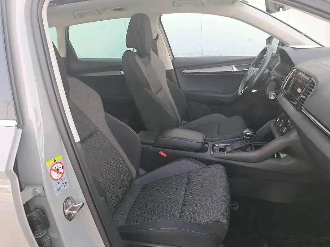 Usado Skoda Karoq Style 150 CV (110 kW) 2023 Gris SUV