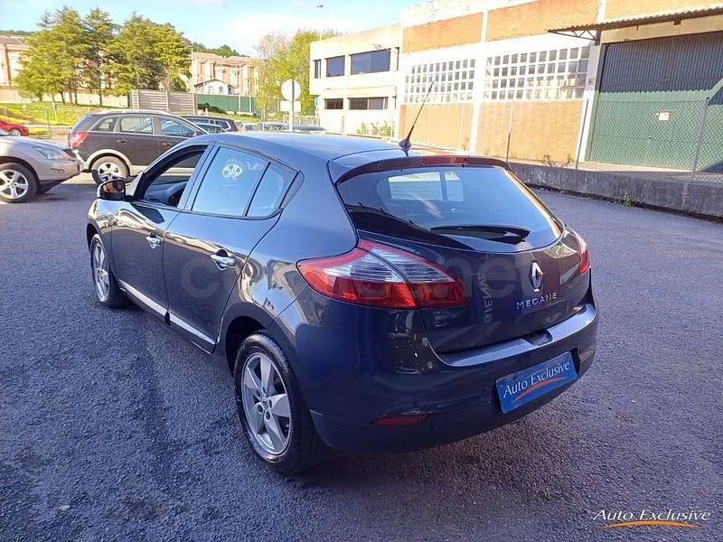 Usado Renault Mégane Dynamique 110 CV (80 kW) 2010 Gris / plata Berlina