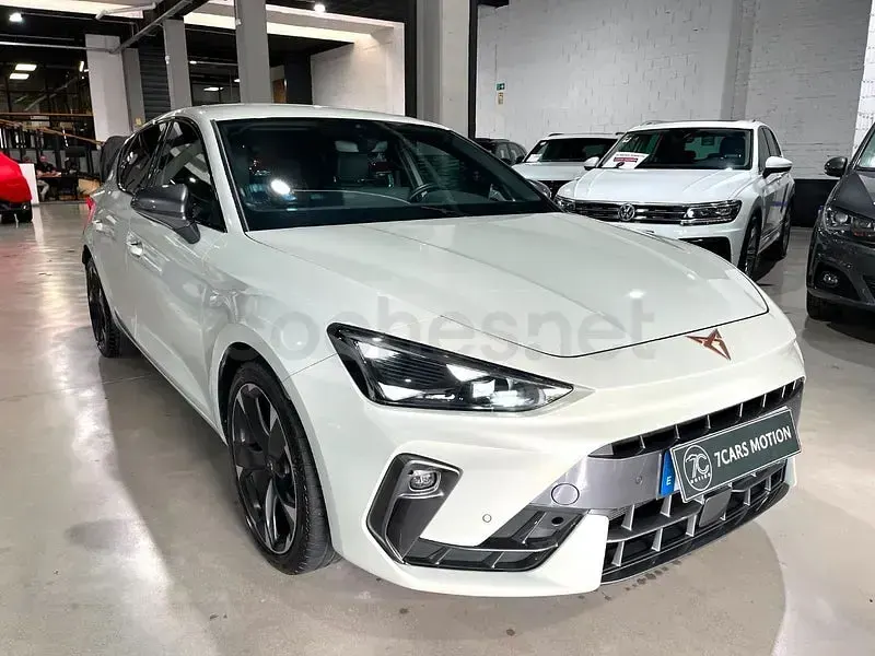 Usado Cupra Leon 150 CV (110 kW) 2025 Gris / plata Berlina