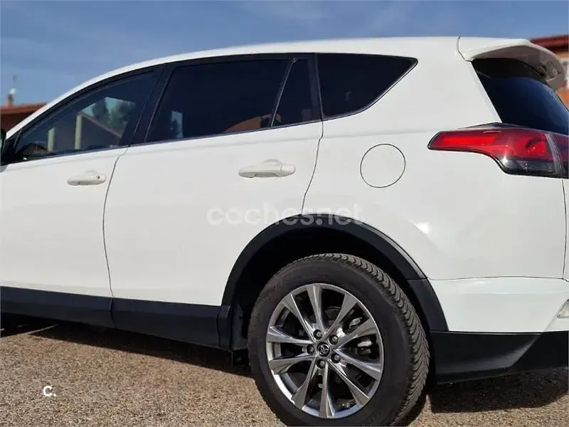Usado Toyota RAV4 Advance 143 CV (105 kW) 2016 Blanco SUV