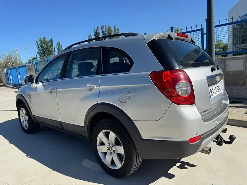 Usado Chevrolet Captiva LS 127 CV (93 kW) 2009 Gris / plata SUV