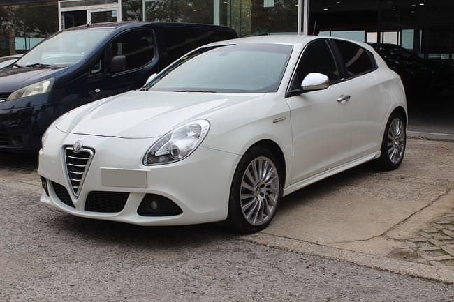 Usado Alfa Romeo Giulietta Distinctive 105 CV (77 kW) 2011 Blanco Utilitario