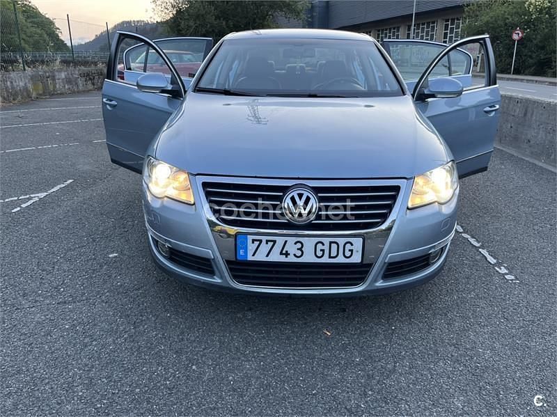 Azul Usado 2008 VW Passat Highline Berlina | 3000 € (Buen precio) - Imagen 1/4