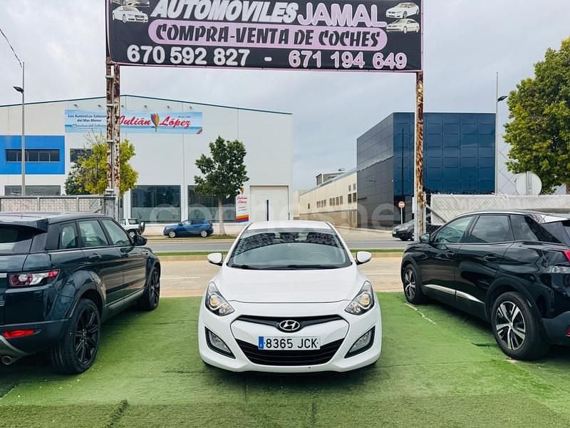 Usado Hyundai i30 101 CV (74 kW) 2015 Blanco Berlina