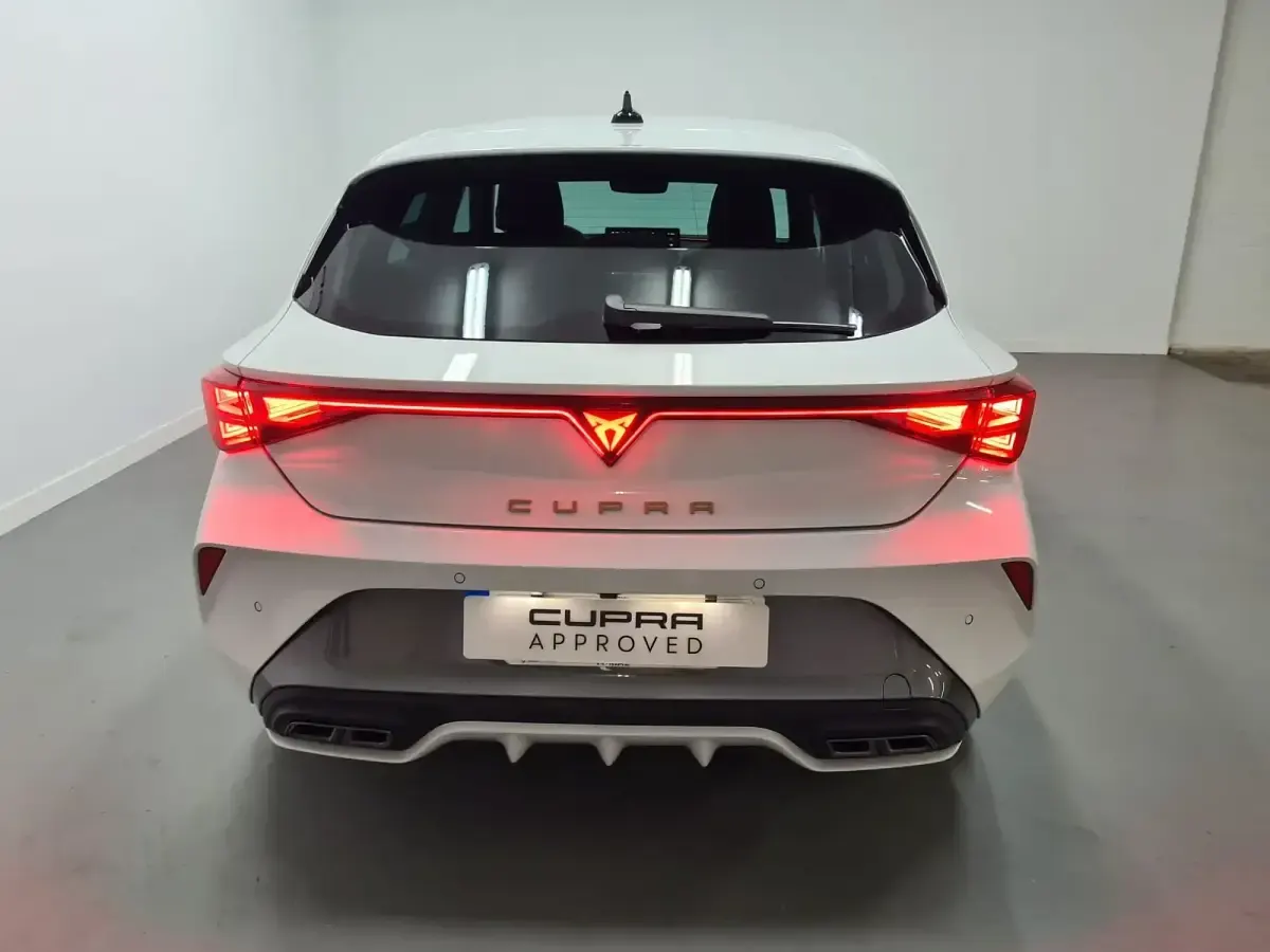 Usado Cupra Leon 150 CV (110 kW) 2024 Blanco Utilitario