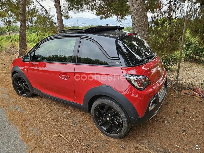 Usado Opel Adam Rocks 115 CV (84 kW) 2015 Rojo Utilitario