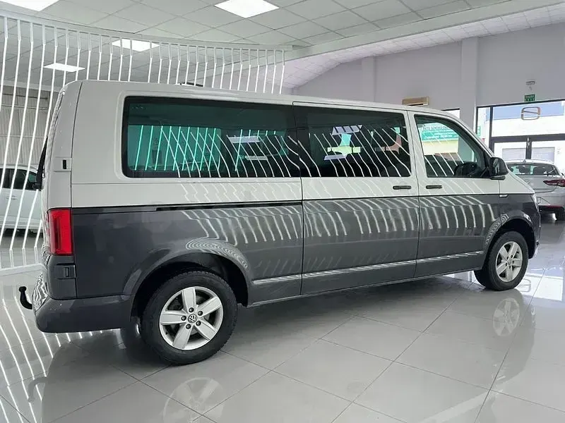 Usado VW Caravelle 150 CV (110 kW) 2019 Gris / plata Van