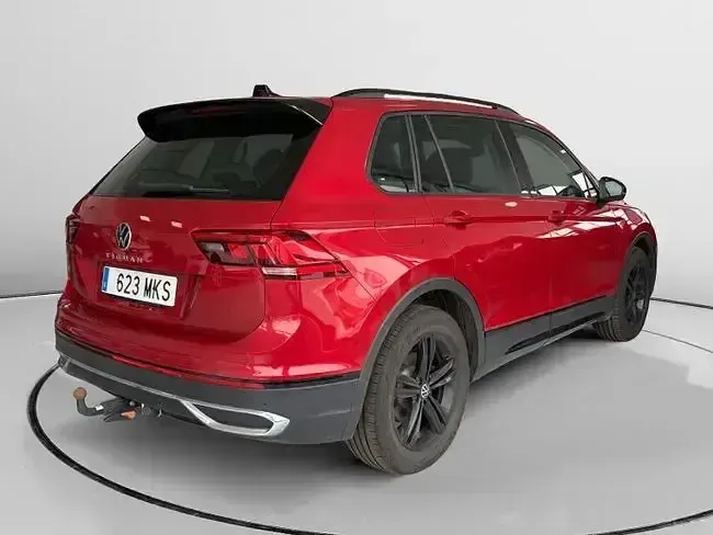 Usado VW Tiguan Sportline 150 CV (110 kW) 2023 Rojo SUV