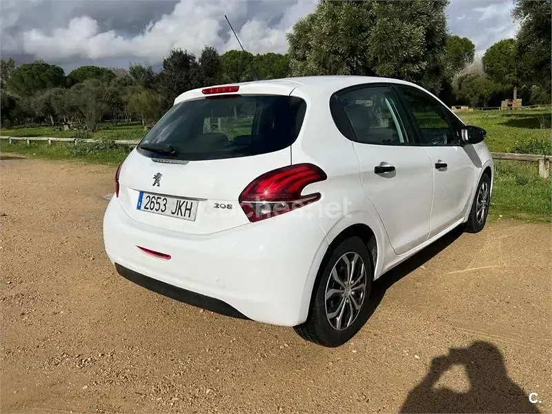 Usado Peugeot 208 Access 68 CV (50 kW) 2015 Blanco Utilitario