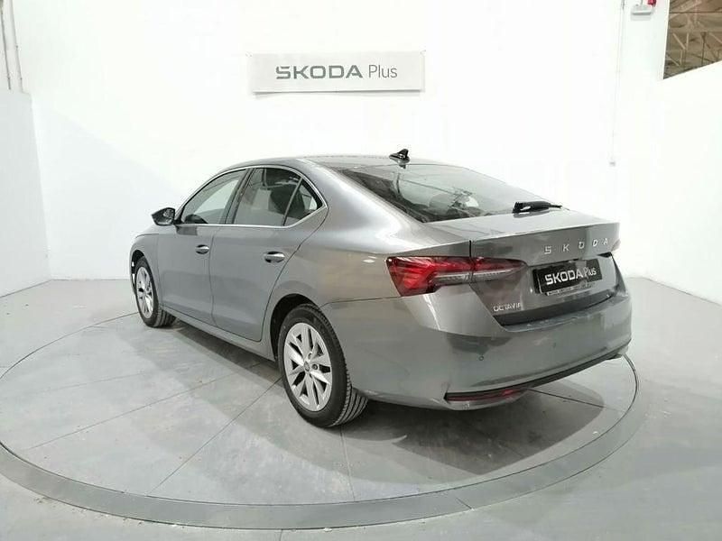 Usado Skoda Octavia Selection 150 CV (110 kW) 2025 Gris Berlina