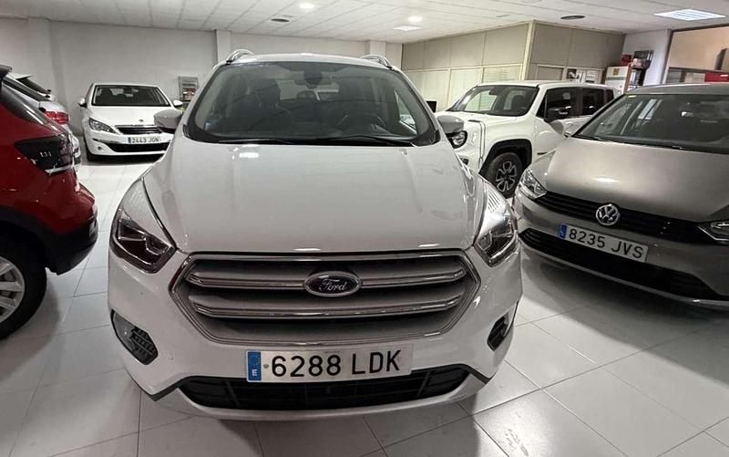 Usado Ford Kuga Limited 150 CV (110 kW) 2019 Blanco SUV