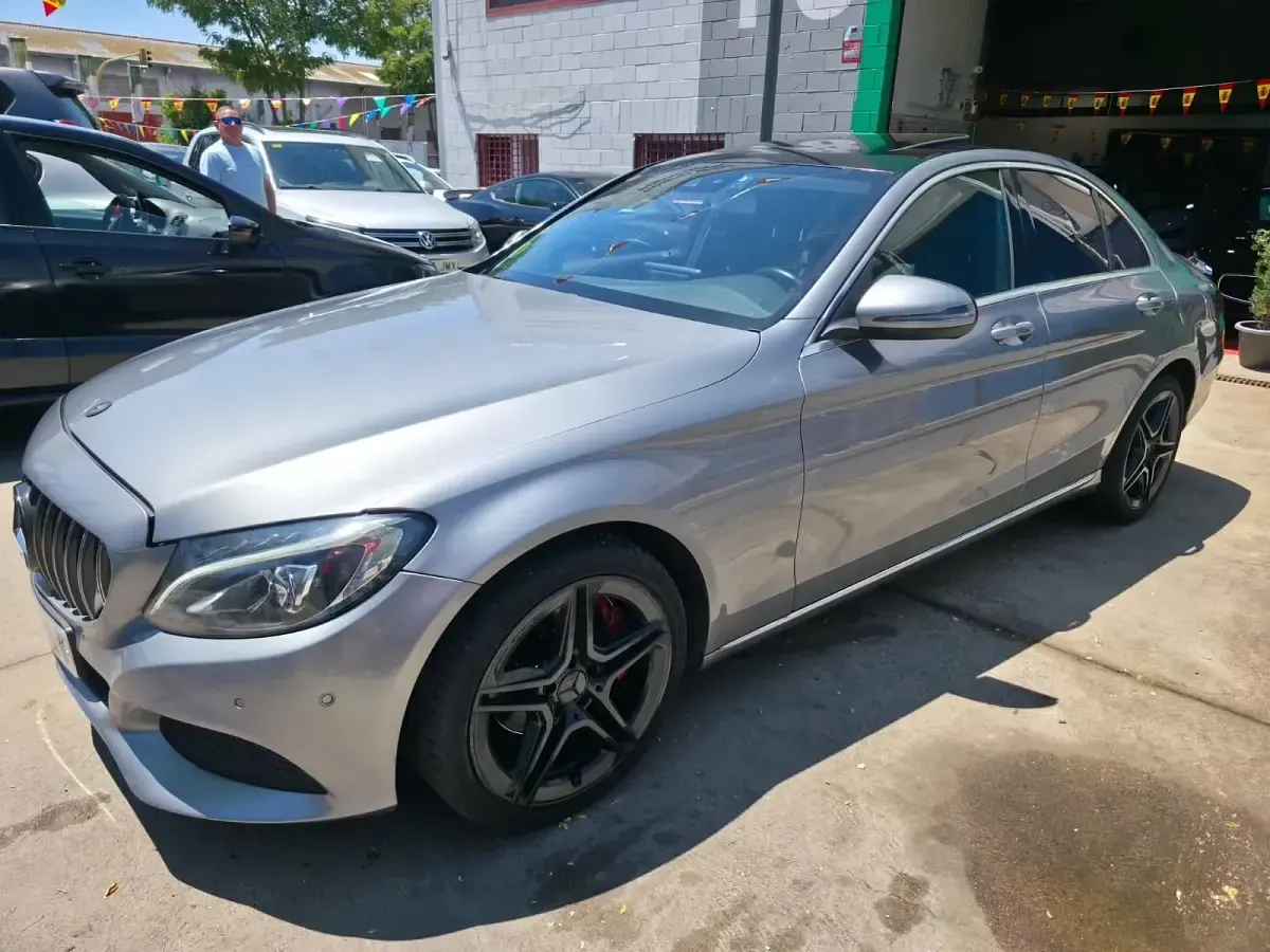 Usado Mercedes C200 136 CV (100 kW) 2015 Gris