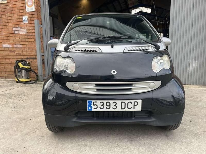 Usado Smart ForTwo Coupé Passion 61 CV (44 kW) 2005 Negro Coupe