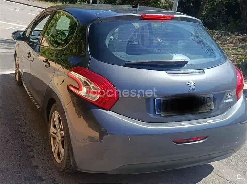 Usado Peugeot 208 Allure 92 CV (67 kW) 2012 Gris / plata Utilitario