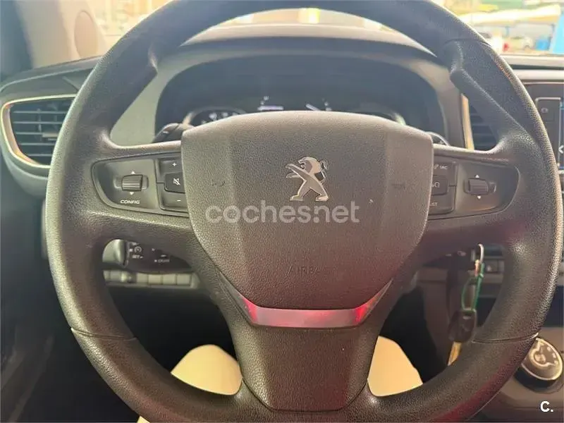 Usado Peugeot Traveller Allure 180 CV (132 kW) 2019 Marrón Monovolumen