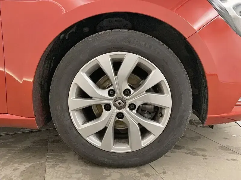 Usado Renault Mégane LIMITED 130 CV (95 kW) 2018 Rojo Berlina